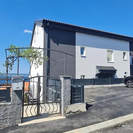 Blazevic, Heated Pool&jacuzzi Apartment Dramalj