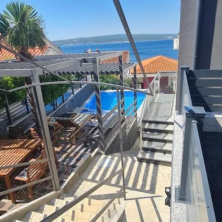 Blazevic, Heated Pool&jacuzzi Apartment