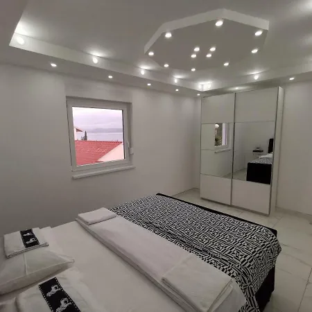 Apartment Blazevic, Heated Pool&jacuzzi *