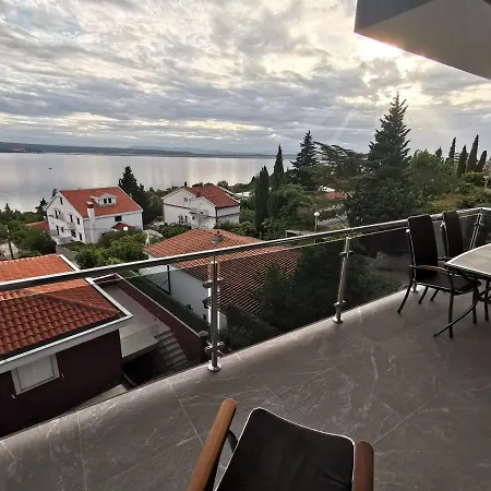 Blazevic, Heated Pool&jacuzzi Dramalj