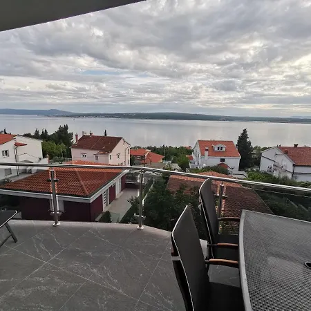Blazevic, Heated Pool&jacuzzi Apartment *