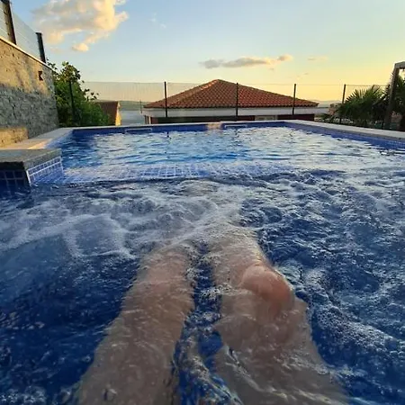 Blazevic, Heated Pool&jacuzzi Апартаменты Драмаль