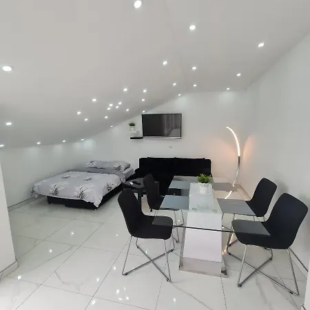 Blazevic, Heated Pool&jacuzzi Апартаменты
