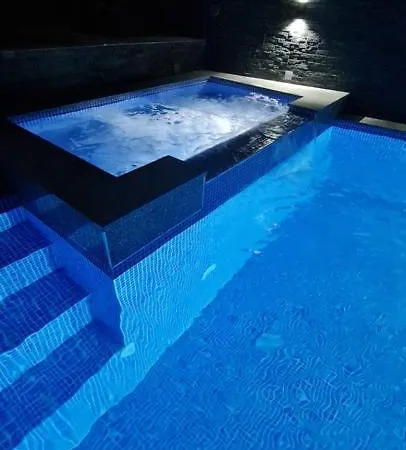 Blazevic, Heated Pool&jacuzzi Апартаменты Драмаль
